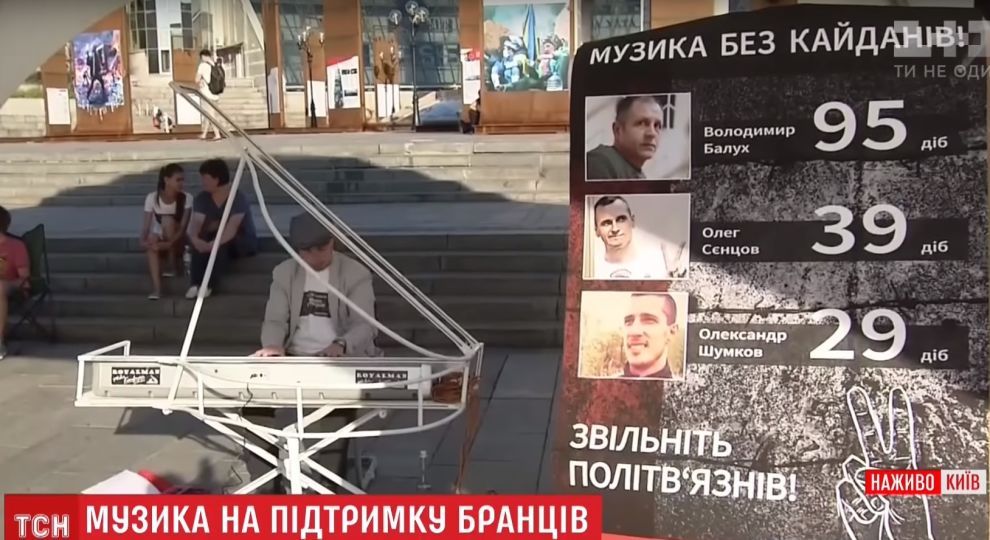 Український піаніст улаштував музичний марафон на Майдані заради політв’язнів у РФ