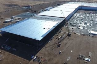 Звільнений співробітник компанії Tesla намагається виправдатися, звинувачуючи Маска в нарцисизмі