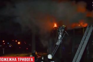 У Рівному на залізниці загорівся потяг