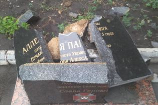 На Донеччині вандали повністю зруйнували пам'ятник герою АТО