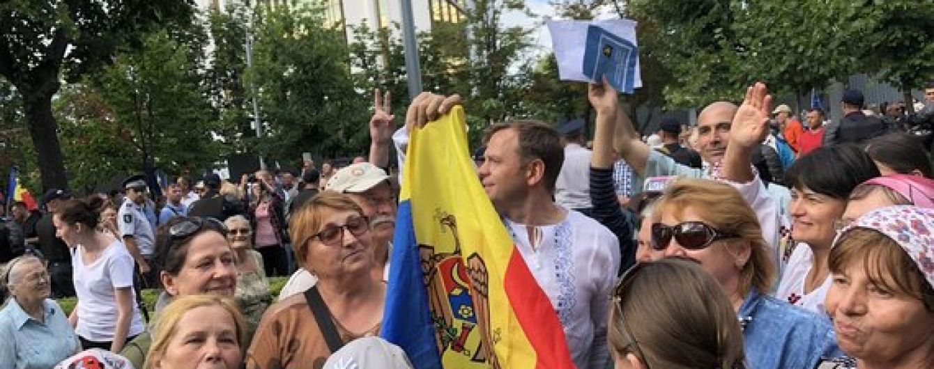 Безстрокова акція: мітингувальники у Кишеневі вимагають визнати результати вибори мера
