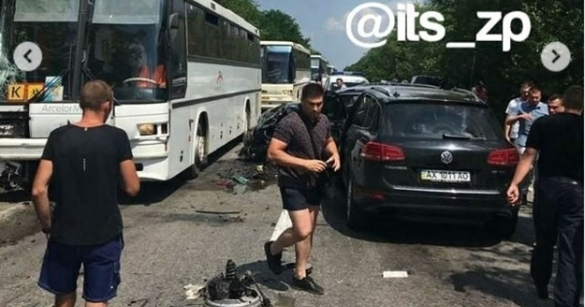 ДТП с охраной президента, боевики отправили дедушку на минное поле. Пять новостей, которые вы могли проспать