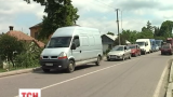 Близько півтисячі автомобілів стоять у черзі на українсько-польському кордоні з українського боку