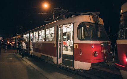 У Києві чоловік помер в трамваї