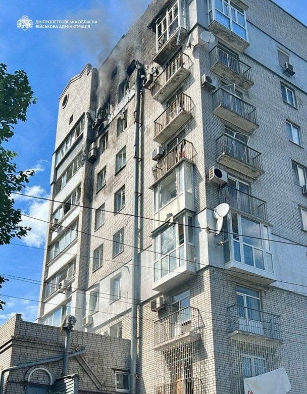 Наслідки атаки на Дніпро вдень 2 червня.  / © Олександр Ганжа