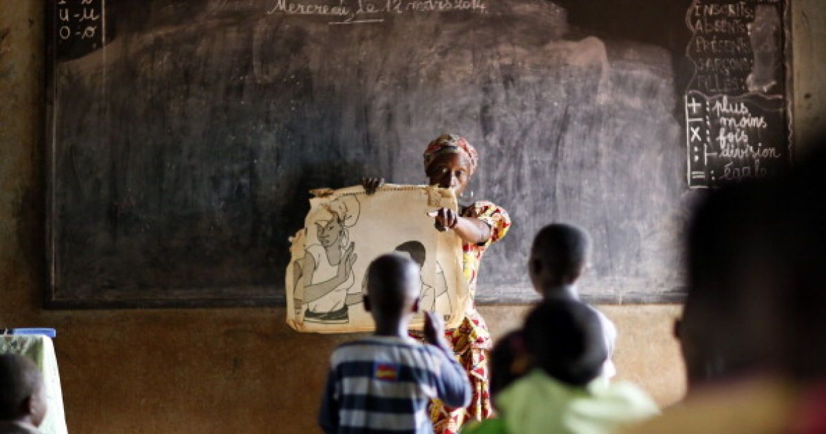 Модиббо был способным и добродушным учеником и хорошо ладил с другими школьниками