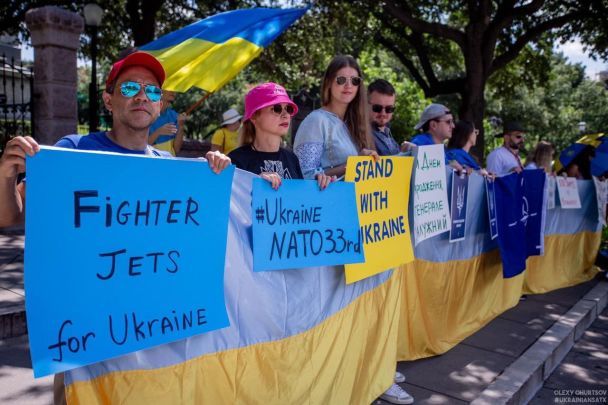 Люди підтримують вступ України до НАТО / © t.me/spravdi