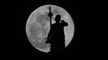 Рожевий супермісяць