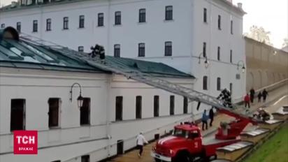 Спасатели тушили здание на территории Киево-Печерской лавры