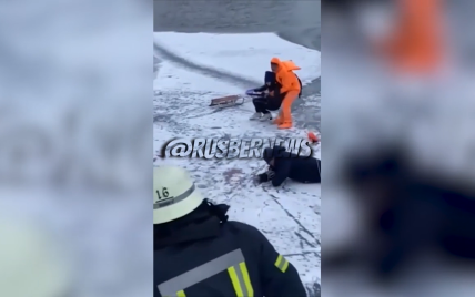 На київському озері жінка під час катання на ковзанах провалилася під лід (відео)