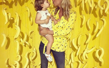 В яркой рубашке и с дочерью на руках: Ники Хилтон поделилась милым снимком