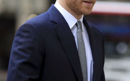 Без Меган и улыбается больше: принц Гарри на сольном мероприятии в Лондоне