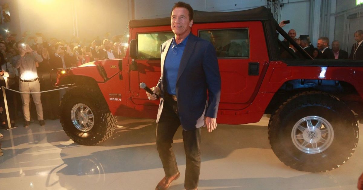 Арнольд Шварценеггер получил электрический Hummer H1
