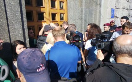 В Харьковский горсовет не пропустили депутатов от "Самопомочи", вход окружила полиция