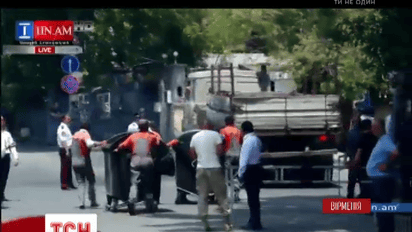 Армянская полиция разблокировала центральный проспект Еревана