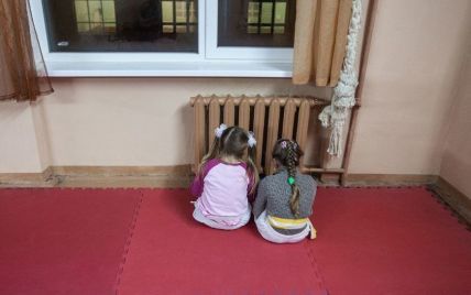 "Там 10 градусів тепла": у Тернопільській області діти в садочках сплять у куртках