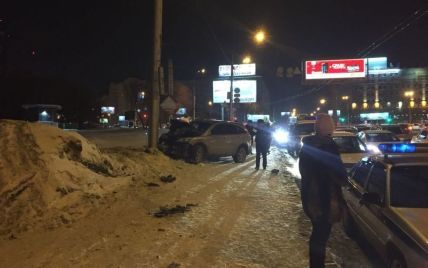 В России автомобиль въехал в толпу пешеходов, погибли 3-летний ребенок и его мать