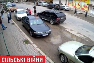 На Прикарпатті масова бійка з биткою і пістолетом спричинила скандал, який може дійти до Авакова і Луценка