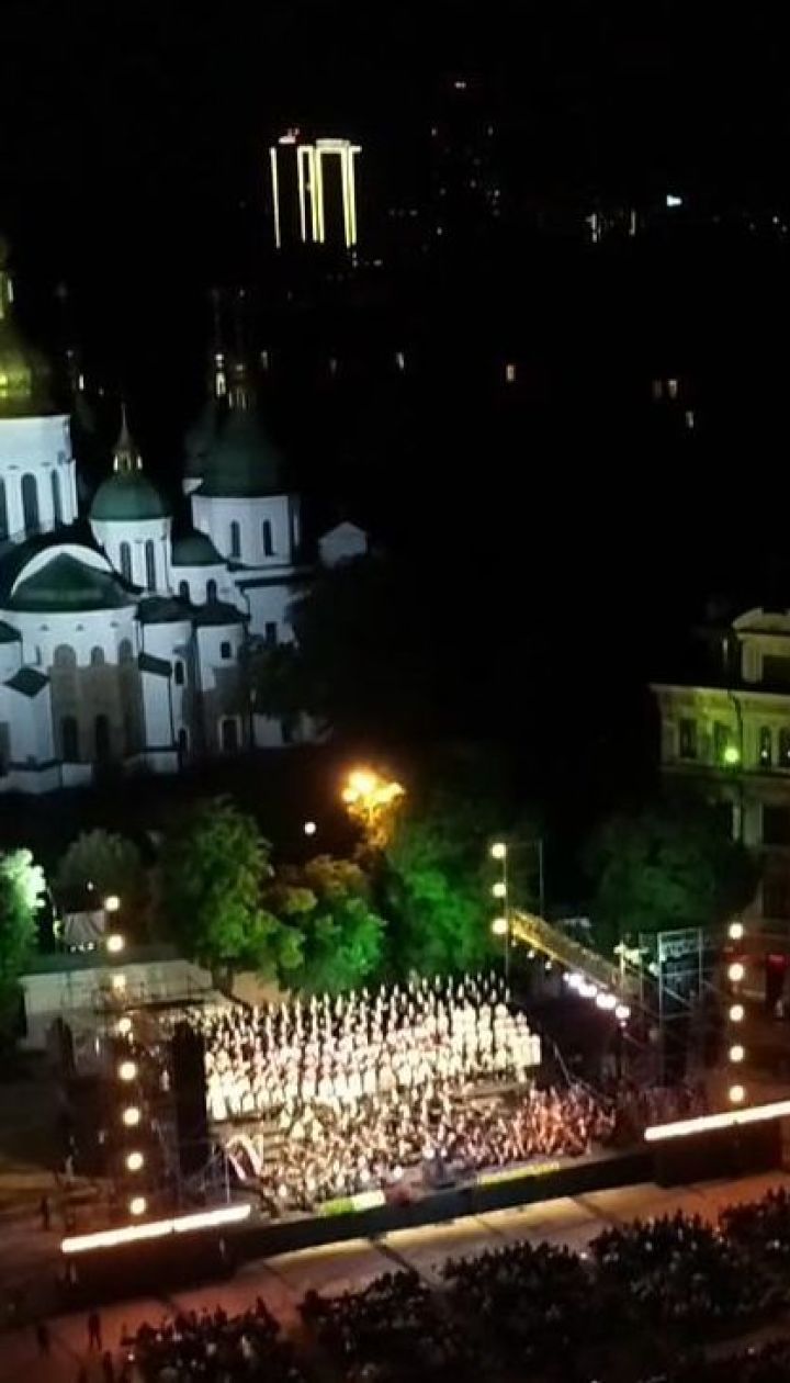Грандіозний концерт "Шляхи дружби" відбувся на Софійській площі у Києві