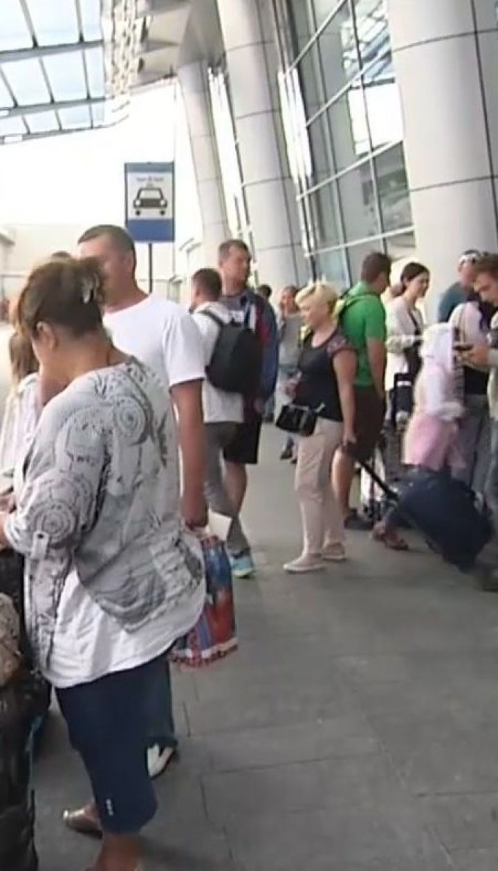 Зіпсовані відпустки та хаос в аеропортах. Як влада боротиметься з проблемними туроператорами