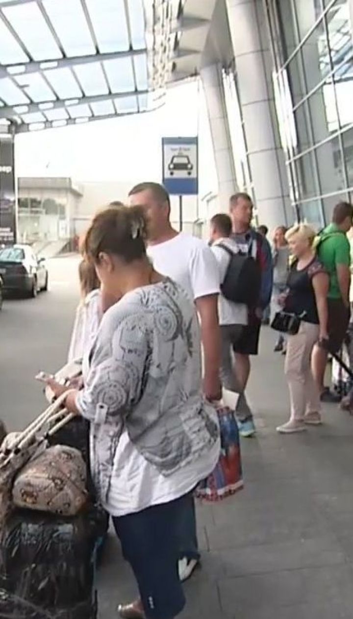 Испорченные отпуски и хаос в аэропортах. Как власть будет бороться с проблемными туроператорами