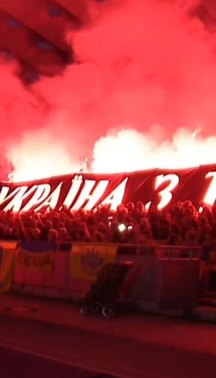 Акция в поддержку пленника Кремля Олега Сенцова состоялась на НСК "Олимпийский"