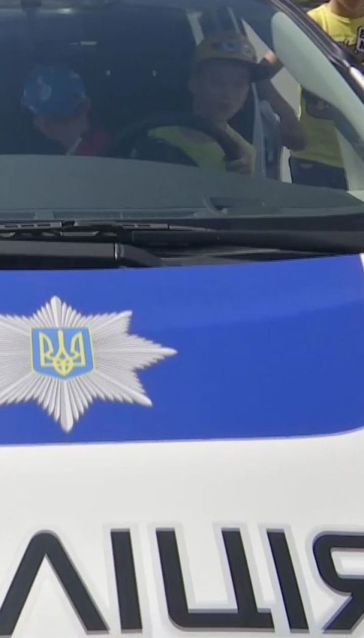 Вихованці дитбудинків та пацієнти "Охматдиту" побували на екскурсії в академії Нацполіції