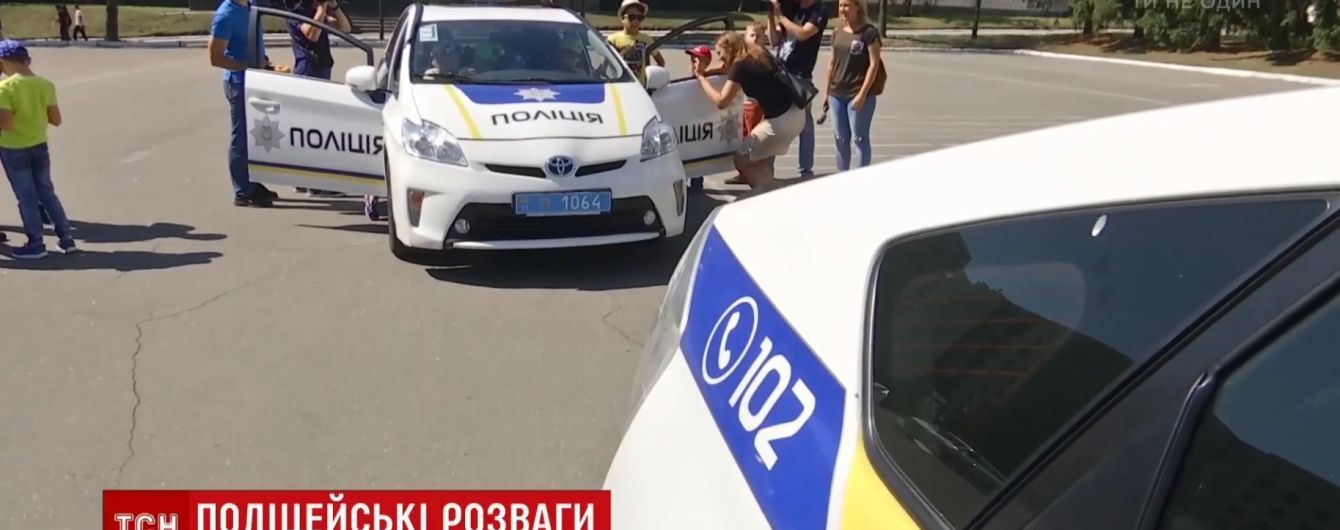 Дитячий день у копів: пацієнти "Охматдиту" і вихованці дитбудинків приїхали до поліцейської академії