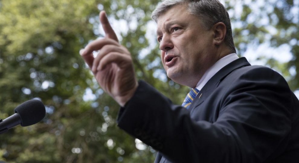 Президент поддерживает снижение ставок на переоформление автомобилей на еврономерах