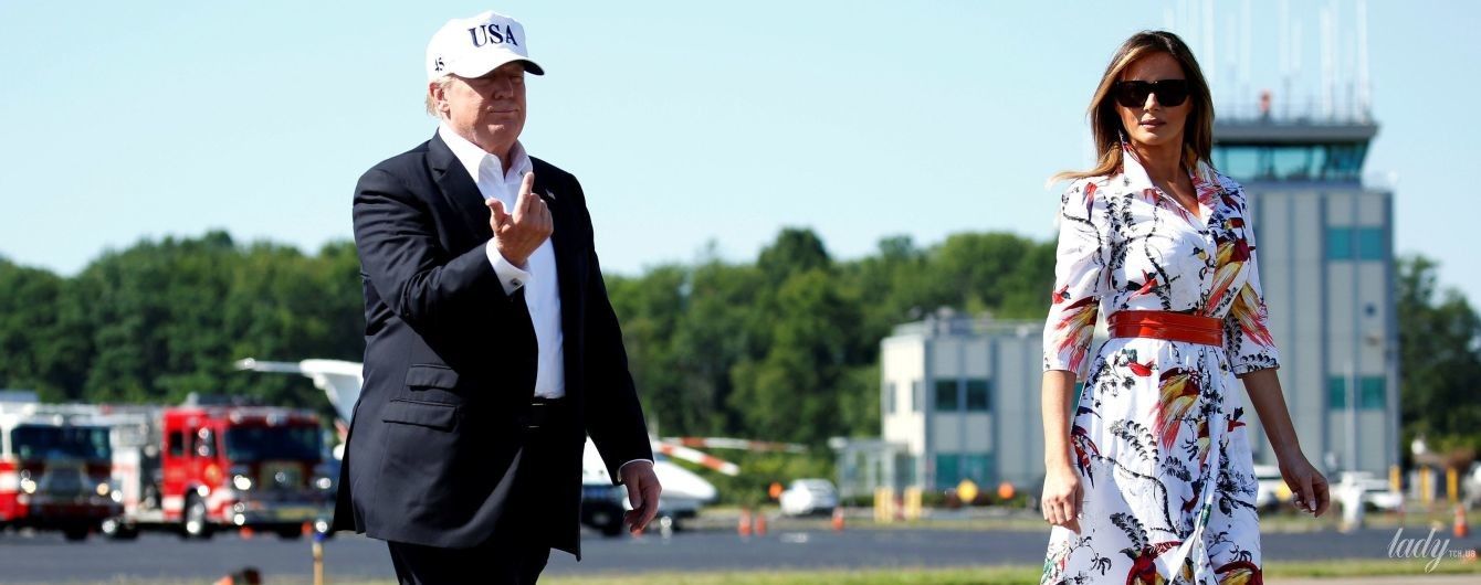 У сукні-сорочці та пітонових човниках: новий вихід Меланії Трамп