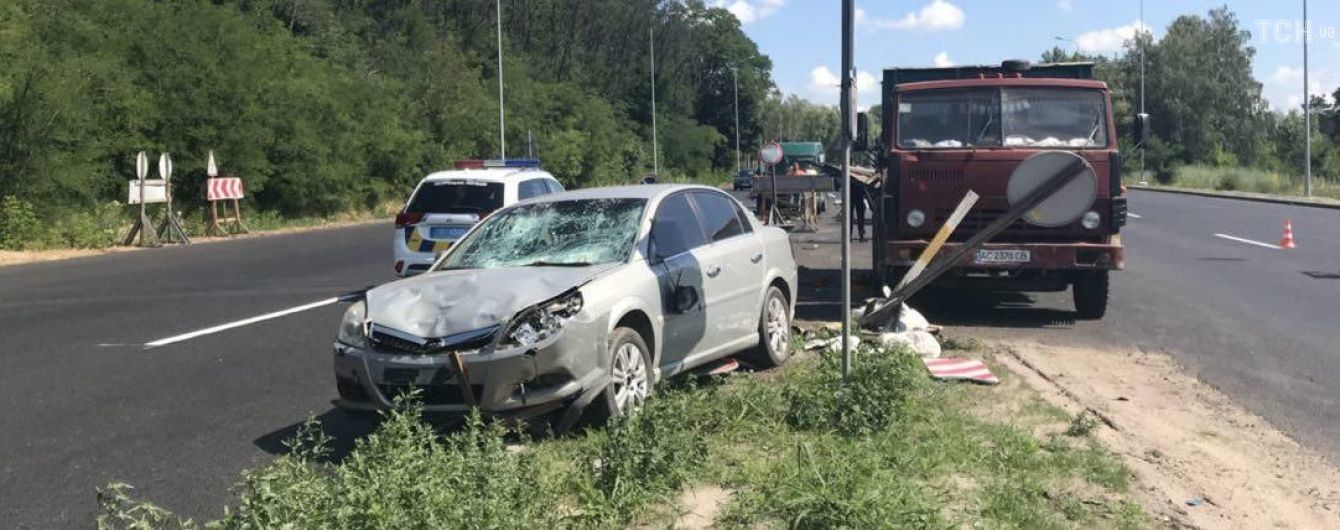 На Одеській трасі легковик збив на смерть дорожнього працівника