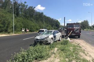 На Одеській трасі легковик збив на смерть дорожнього працівника