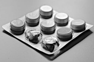 В Украине частично запретили продавать леденцы Strepsils от боли в горле