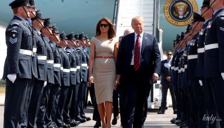 Ефектний вихід: Меланія Трамп прилетіла до Великої Британії