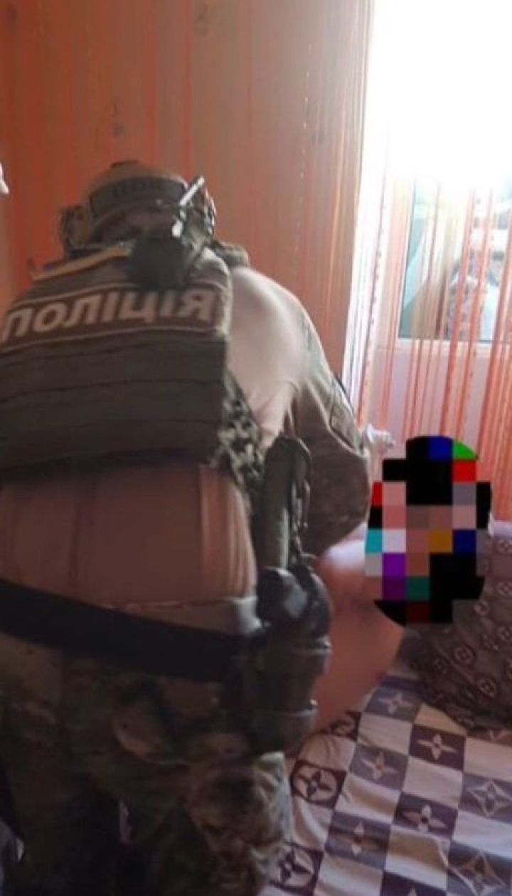 В Бердичеве задержали мужчину, которого подозревают в распространении порно с собственной дочерью