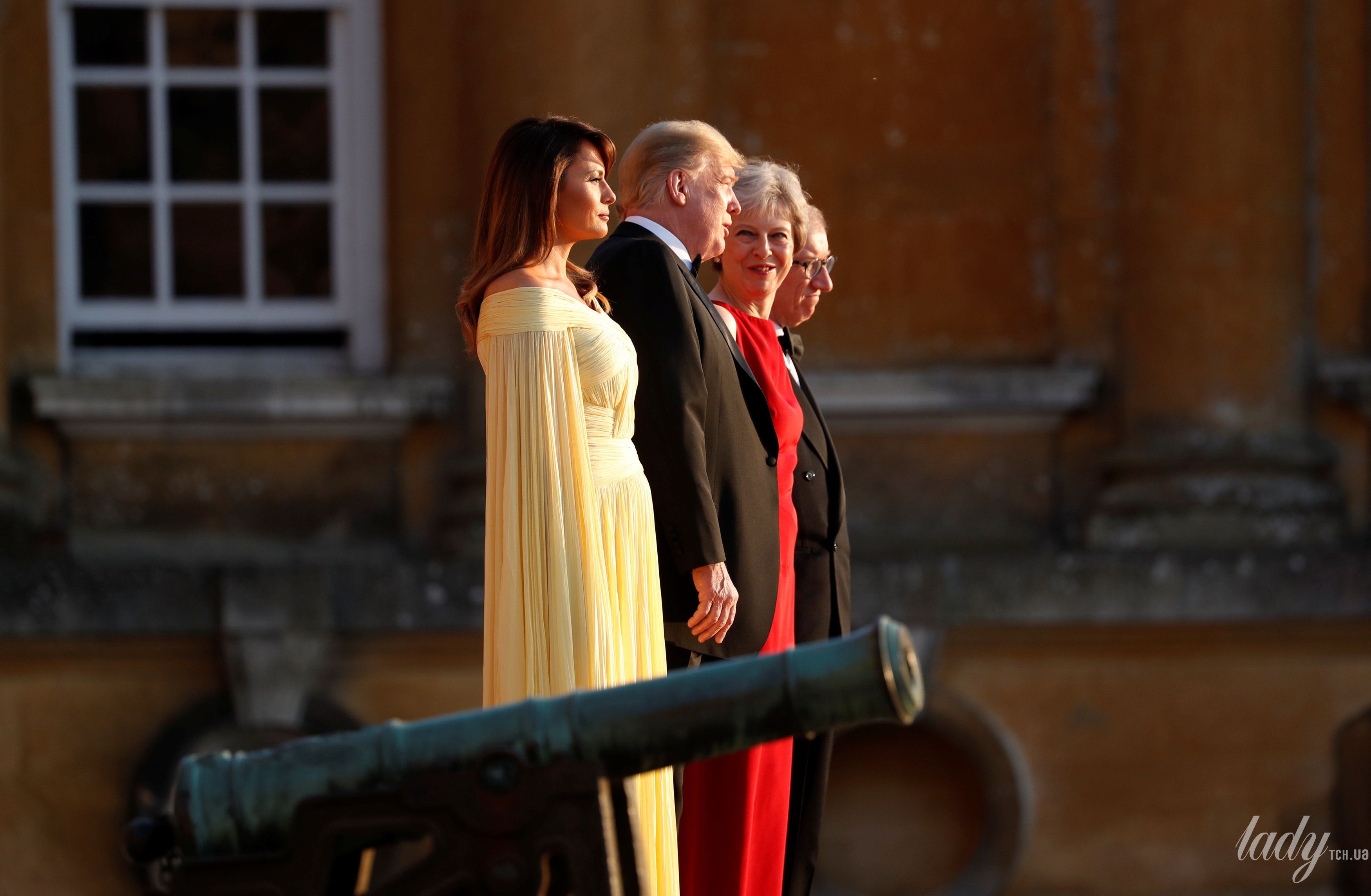 Тереза Мэй на встрече Трампами_12