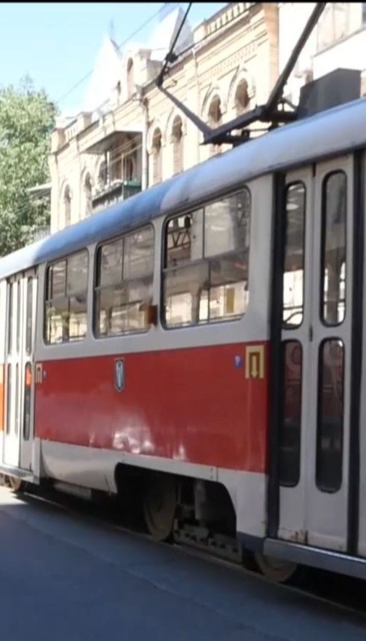 В связи с повышением цен на проезд киевляне массово пополняют свои бесконтактные карточки