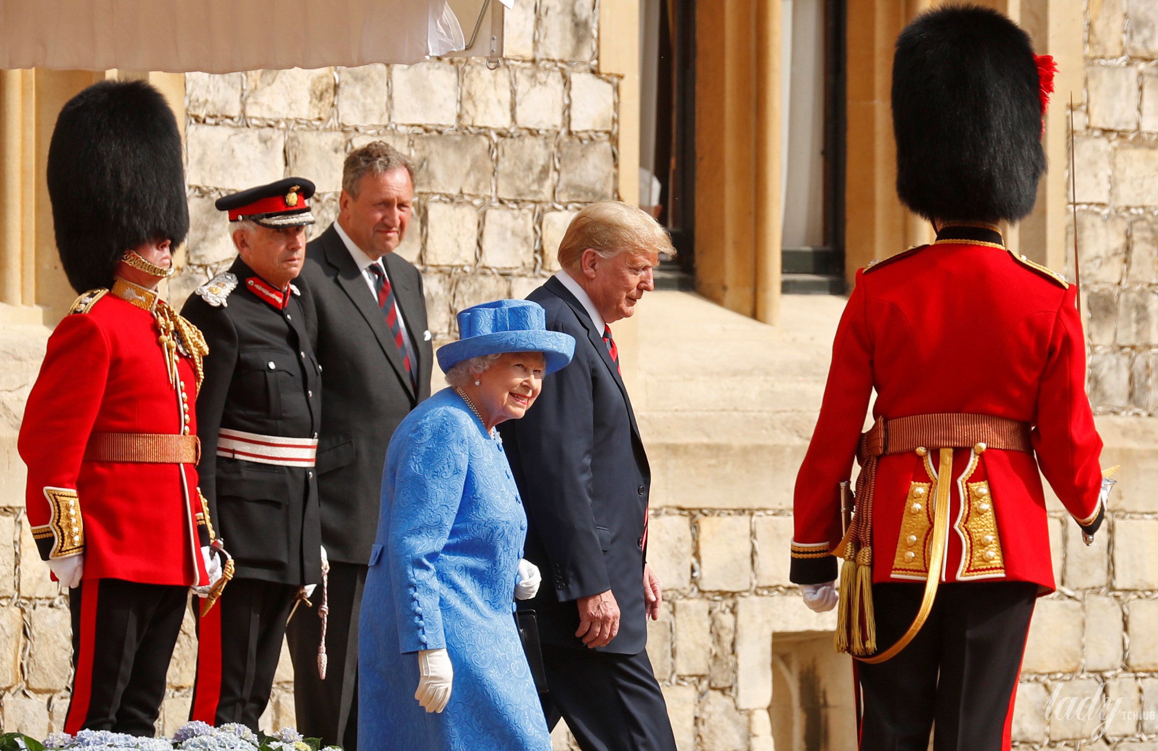 Королева Елизавета II, Мелания Трамп и Дональд Трамп_12