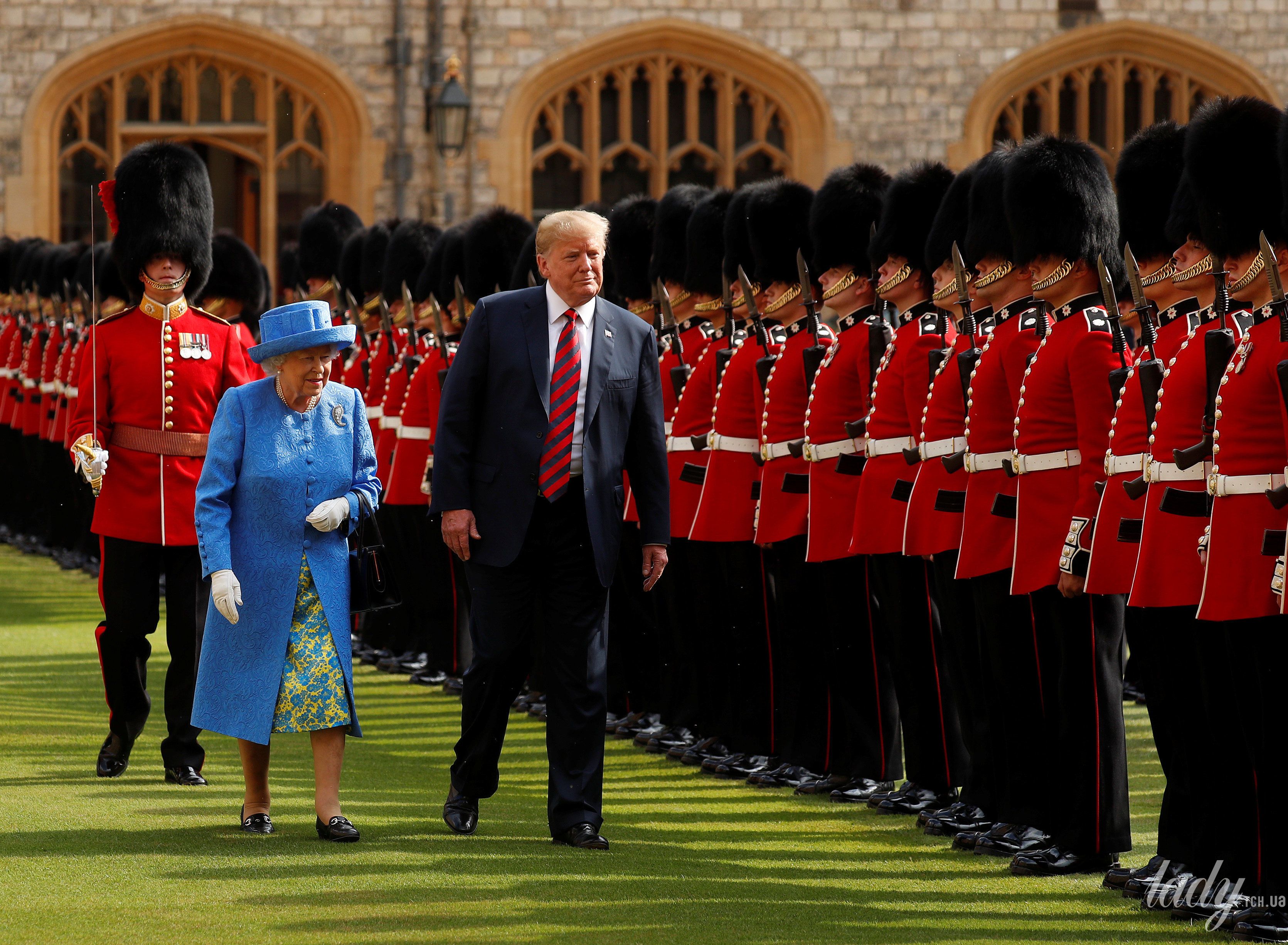 Королева Елизавета II, Мелания Трамп и Дональд Трамп_2