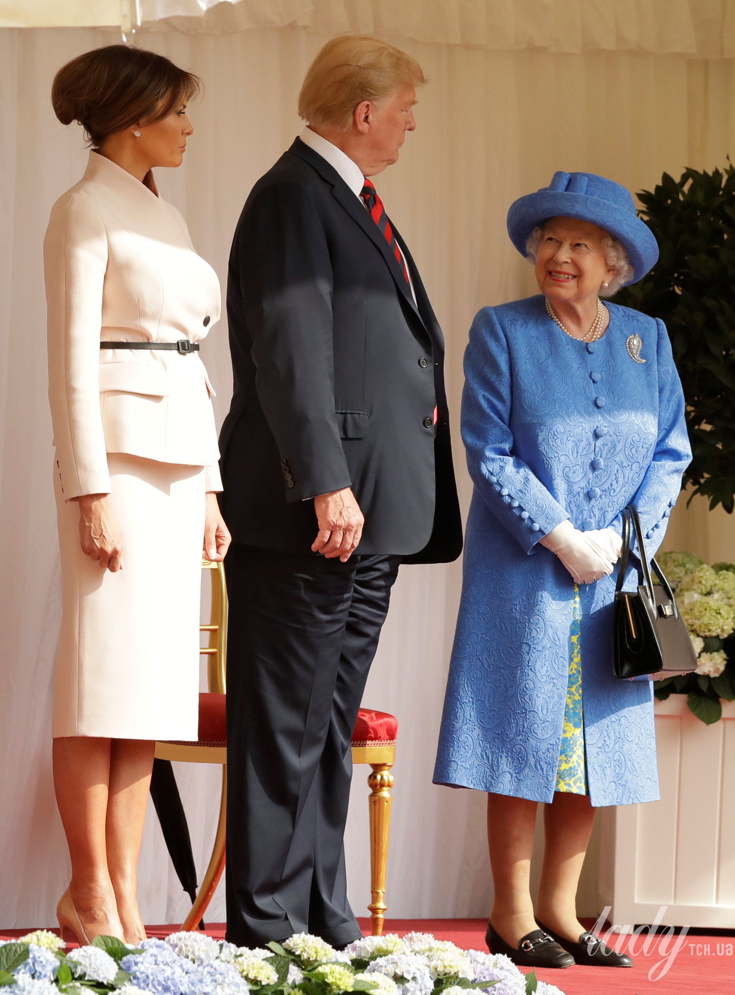Королева Елизавета II, Мелания Трамп и Дональд Трамп_16