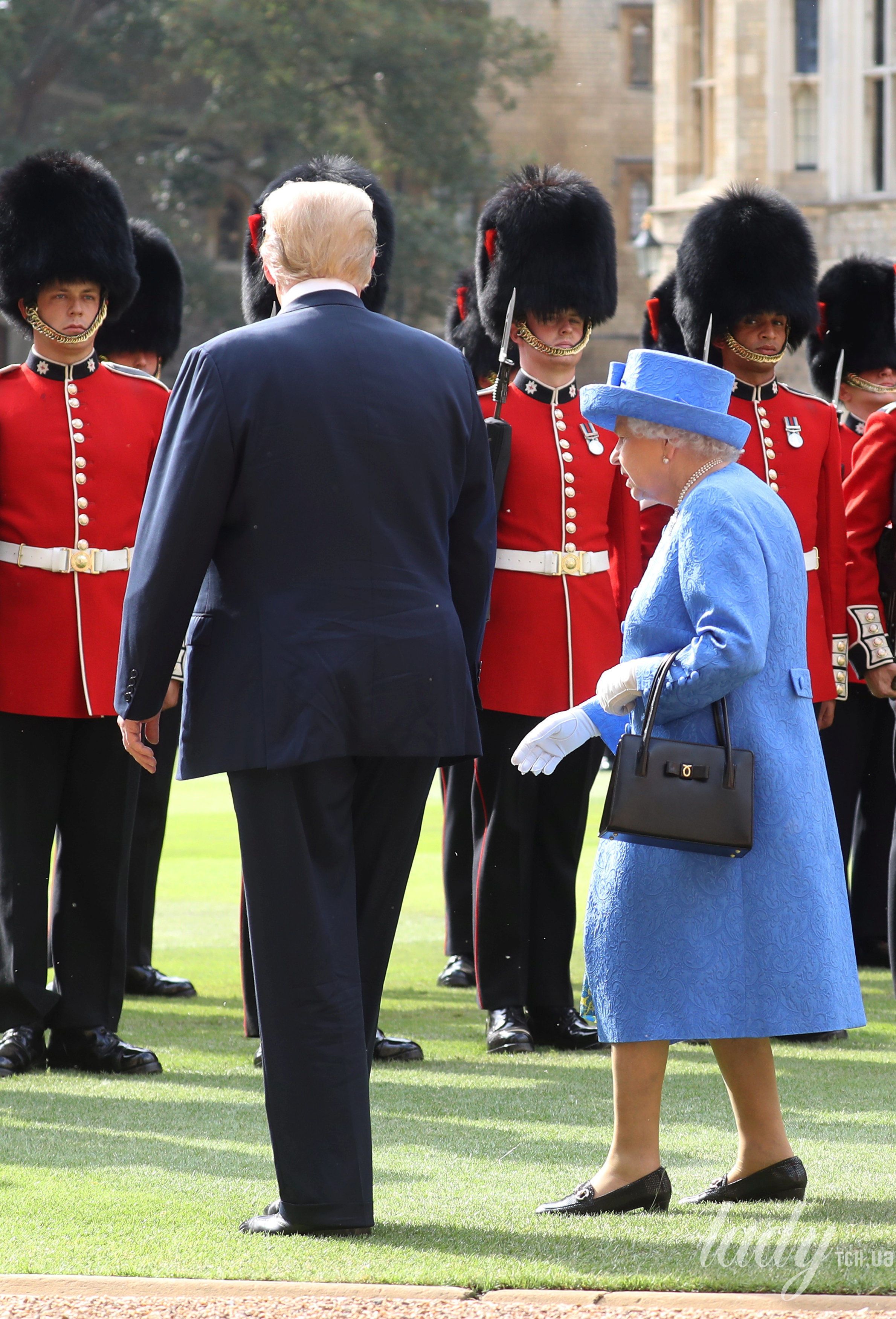 Королева Елизавета II, Мелания Трамп и Дональд Трамп_22