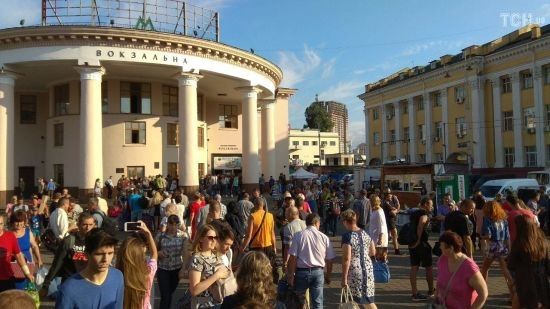 К станции "Вокзальная" выстроилась длиннющая очередь