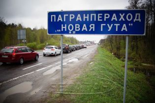 У Білорусі утворилася черга з туристичних автобусів на в'їзд до України