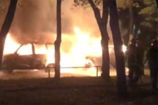 В Киеве на рассвете взорвались два автомобиля, принадлежащие одной семье