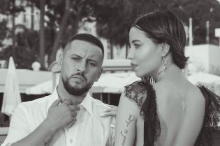 Тепер на обкладинці глянцю: Надя Дорофєєва у сексуальному боді з декольте, MONATIK у стильному піджаку