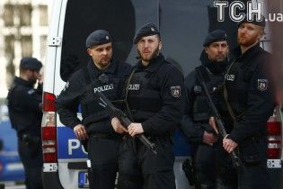 У Німеччині чоловік влаштував криваву різанину в приміському автобусі
