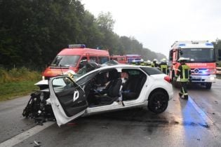 Масштабна аварія в Німеччині. На мокрій трасі зім'яло 10 автівок, 4 людини загинули