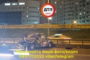 В Киеве на проспекте Бажана столкнулись микроавтобус и авто