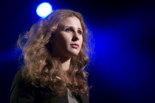 Учасницю Pussy Riot не випустили з Росії до Британії