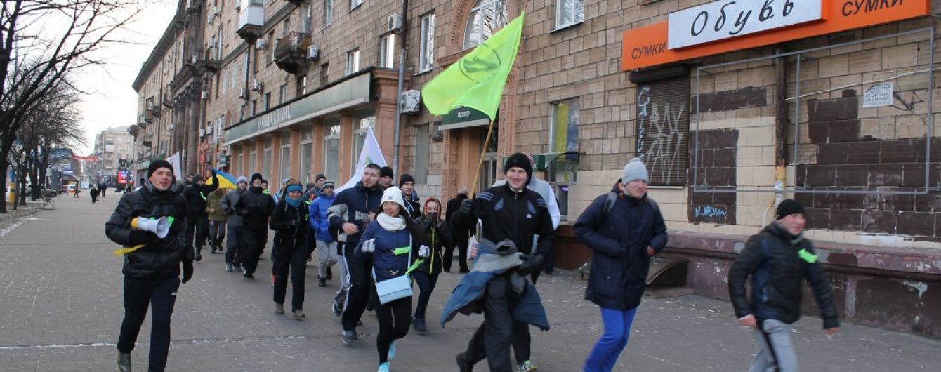 У Запоріжжі спортсмени 1 січня бігали за здоровий спосіб життя